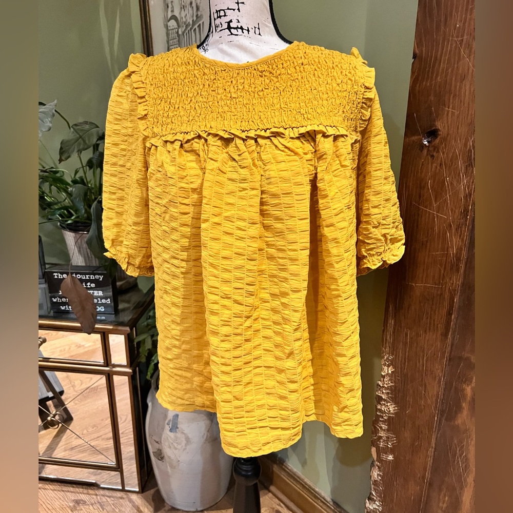 Yellow blouse glam